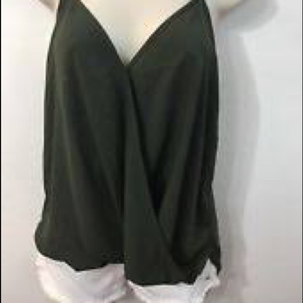 Gray v neck flattering lily white top